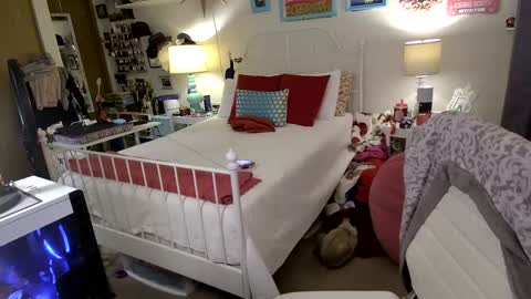 Snapshot of xxstrawberryjanexx chatting on 02/10/25, 03:24 Strawberry Jane online show from 02/10/25, 03:24