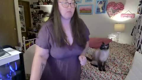 Snapshot of xxstrawberryjanexx chatting on 02/21/25, 05:02 Strawberry Jane online show from 02/21/25, 05:02