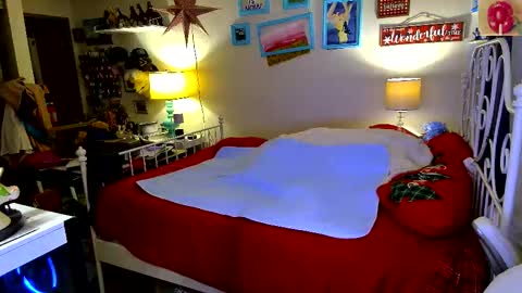 Strawberry Jane online show from 12/22/25, 03:36