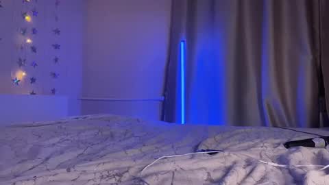 Snapshot of xxtina_ chatting on 12/25/24, 02:03 kristina usually everyday here started GMT3 online show from 12/25/24, 02:03