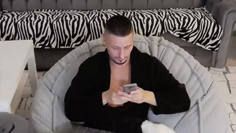 Snapshot of xxx_alejandro chatting on 10/20/25, 05:35 xxx_alejandro online show from 10/20/25, 05:35