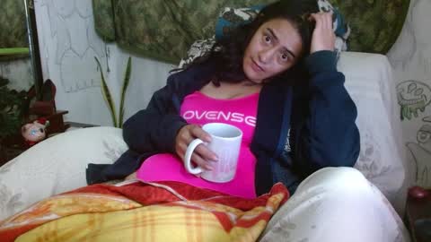 Snapshot of xxx_morena chatting on 02/14/25, 04:15   LILI  online show from 02/14/25, 04:15