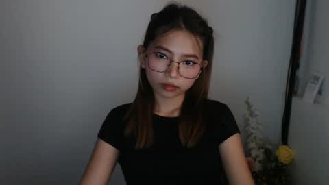 Snapshot of xxxforyouonlyxxx chatting on 02/17/25, 06:42 inday pinay online show from 02/17/25, 06:42