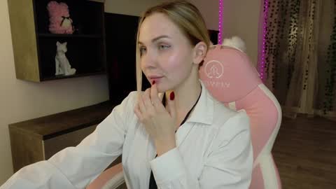 Snapshot of xxxhoneyxx chatting on 11/07/25, 01:27 Onlyfanz online show from 11/07/25, 01:27