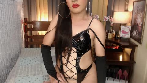 QUEENCY online show from 04/05/26, 10:40