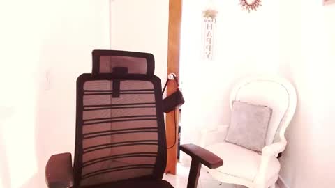 Snapshot of xxxsweetandhornyxxx chatting on 10/07/25, 01:30 dolcesasha  online show from 10/07/25, 01:30