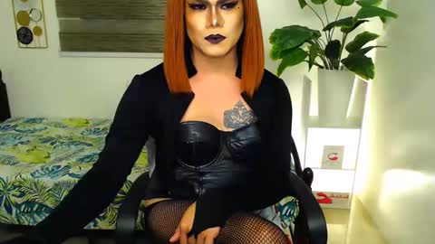 Snapshot of xyournightmarequeenx chatting on 06/04/26, 05:19 QueenMarina online show from 06/04/26, 05:19