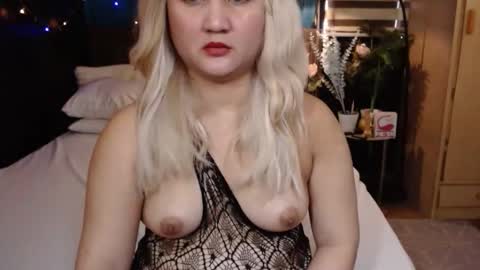 Snapshot of xyourtastyprincess chatting on 10/27/25, 12:58 Angela online show from 10/27/25, 12:58