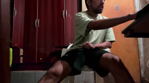 Snapshot of y0ungwithbrowndick chatting on 01/12/25, 10:12 BROWN DICK online show from 01/12/25, 10:12