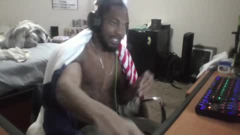 Snapshot of y_sticky chatting on 03/10/25, 12:07 y_sticky online show from 03/10/25, 12:07