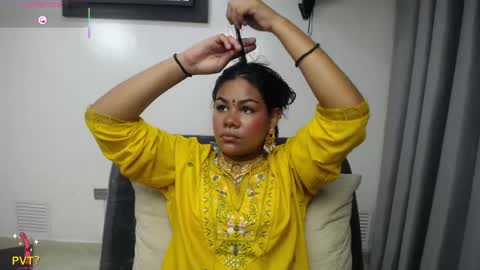 yazhini online show from 04/12/26, 12:21