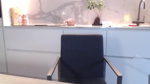 Snapshot of yallayalla1806 chatting on 10/27/25, 10:08 yallayalla1806 online show from 10/27/25, 10:08