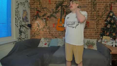 Snapshot of yami_yami_yami chatting on 01/08/26, 12:51 Mia and Andry online show from 01/08/26, 12:51