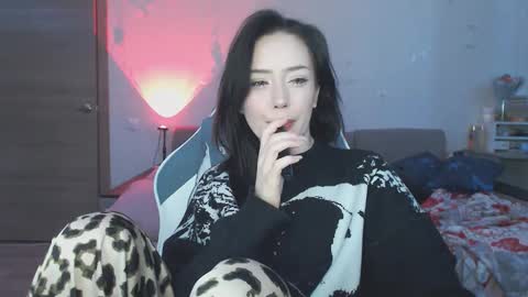 Snapshot of yamilean chatting on 01/14/25, 10:34 Yami online show from 01/14/25, 10:34