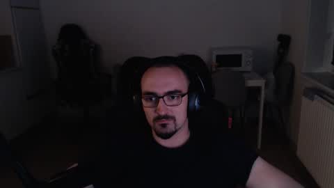 YamilLamal online show from 10/31/25, 12:33