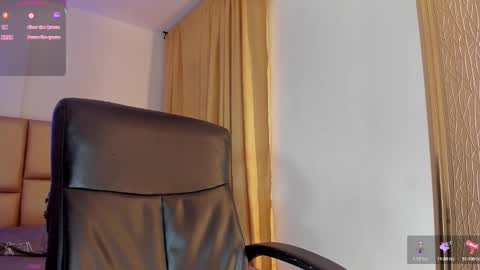 Snapshot of yamirawalker chatting on 10/02/25, 08:05 Naomi online show from 10/02/25, 08:05