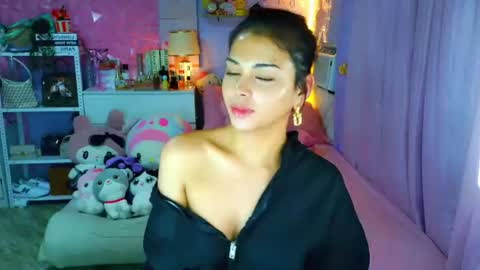 Snapshot of yang_audreylone chatting on 06/19/26, 06:45 YANG AUDREY LONE online show from 06/19/26, 06:45