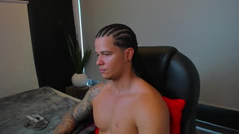 new here online show from 11/23/25, 03:34