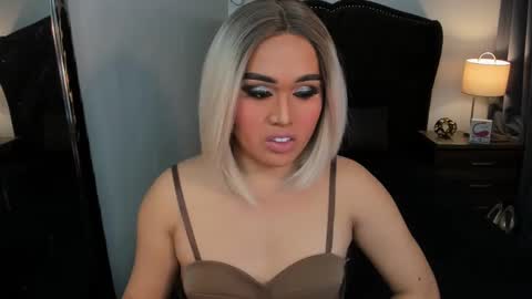 Snapshot of yanny_xoxo chatting on 01/21/25, 04:27 Allisonn online show from 01/21/25, 04:27