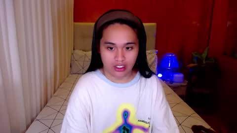 Snapshot of yanny_xoxo chatting on 10/23/25, 02:11 Allisonn online show from 10/23/25, 02:11