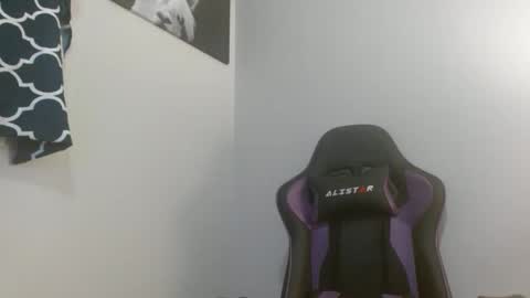 Snapshot of yarabrynnn chatting on 01/21/25, 06:23 YARA online show from 01/21/25, 06:23