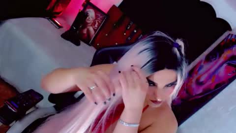 yarethrousss online show from 02/06/26, 08:07