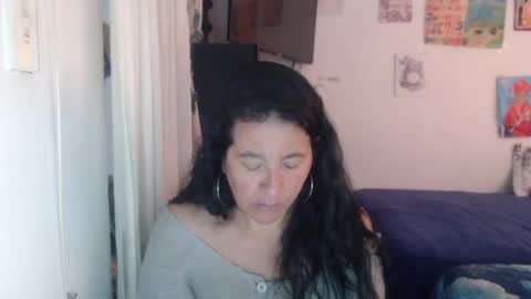 Snapshot of yasmin_love85 chatting on 06/16/26, 03:25 yasmin_love85 online show from 06/16/26, 03:25