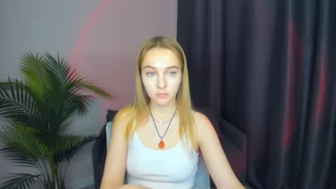 Yasmina online show from 11/11/25, 01:33