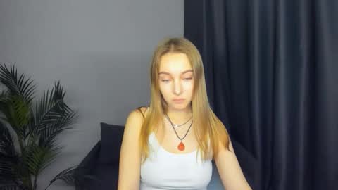 Yasmina online show from 11/30/25, 08:24