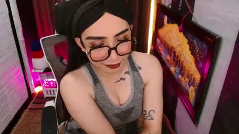 Snapshot of yassiered chatting on 07/17/26, 03:02 yassiered online show from 07/17/26, 03:02