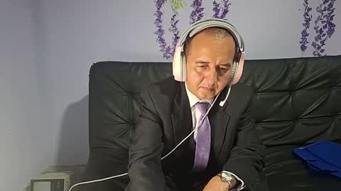 Snapshot of yazfore chatting on 11/21/25, 06:06 Hazzan online show from 11/21/25, 06:06