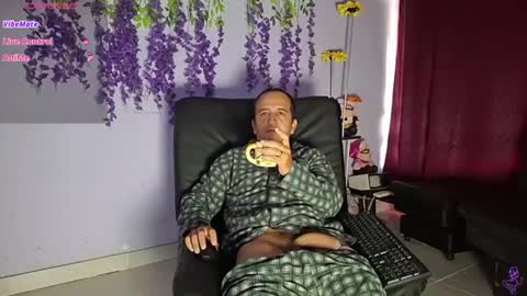 Snapshot of yazfore chatting on 07/03/26, 02:45 Hazzan online show from 07/03/26, 02:45