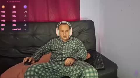 Snapshot of yazfore chatting on 07/14/26, 03:29 Hazzan online show from 07/14/26, 03:29
