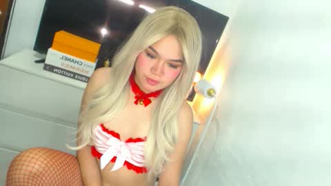 Snapshot of yazmin_shines chatting on 05/12/26, 01:03 Yazzi online show from 05/12/26, 01:03