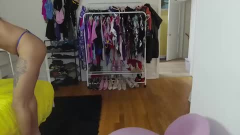 Snapshot of yazminroyal chatting on 11/16/25, 08:20 Yazmin Royal online show from 11/16/25, 08:20