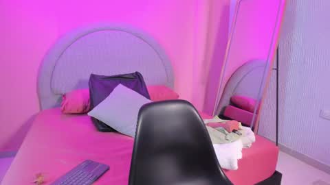 yeika_foxy online show from 06/18/26, 11:36