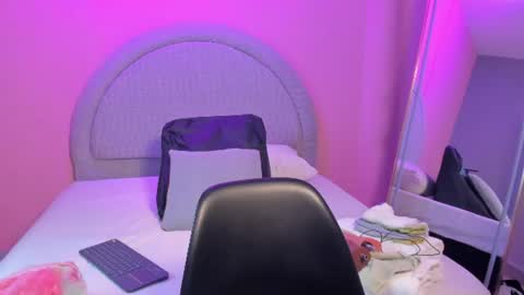 yeika_foxy online show from 06/26/26, 11:47