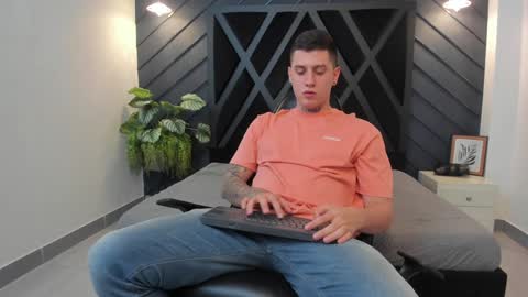 Snapshot of yeiko_romero_ chatting on 12/19/24, 11:25 YEIKO ROMERO online show from 12/19/24, 11:25