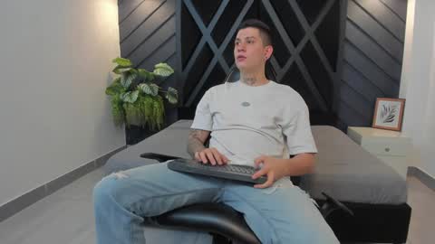 Snapshot of yeiko_romero_ chatting on 12/20/24, 11:26 YEIKO ROMERO online show from 12/20/24, 11:26