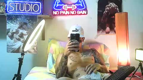 Snapshot of yeisoncastellanos1999 chatting on 10/24/25, 06:59 yeisoncastellanos1999 online show from 10/24/25, 06:59