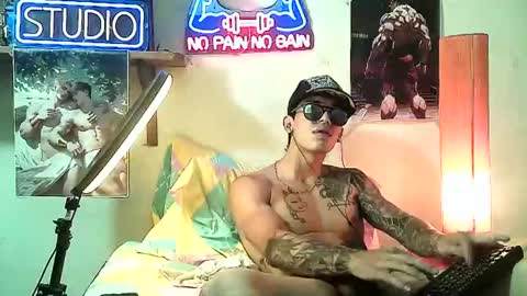 yeisoncastellanos1999 online show from 11/06/25, 12:22