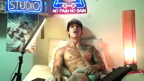 yeisoncastellanos1999 online show from 11/26/25, 09:16