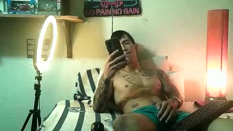 Snapshot of yeisoncastellanos1999 chatting on 04/17/26, 09:40 yeisoncastellanos1999 online show from 04/17/26, 09:40