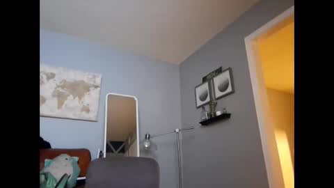 Snapshot of yelladaniella chatting on 01/25/25, 09:15 Ella Ts online show from 01/25/25, 09:15