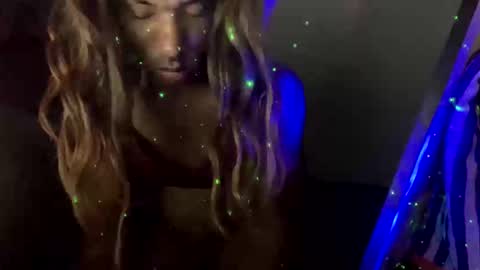 Snapshot of yelladaniella chatting on 10/18/25, 10:38 Ella Ts online show from 10/18/25, 10:38