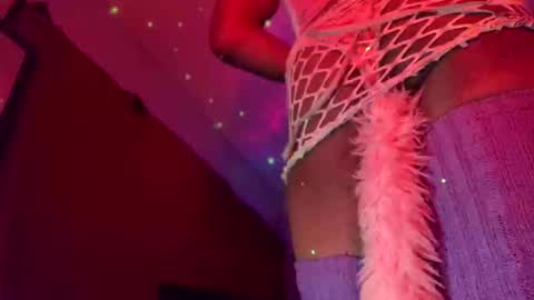 Snapshot of yelladaniella chatting on 10/31/25, 08:59 Ella Ts online show from 10/31/25, 08:59