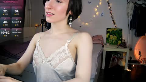 Snapshot of yellow_songbird chatting on 02/07/25, 07:06 Liya online show from 02/07/25, 07:06