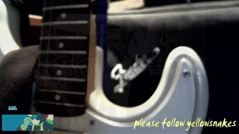 Snapshot of yellowsnakes chatting on 10/17/25, 09:06 . y e l l o w s n a k e s . online show from 10/17/25, 09:06