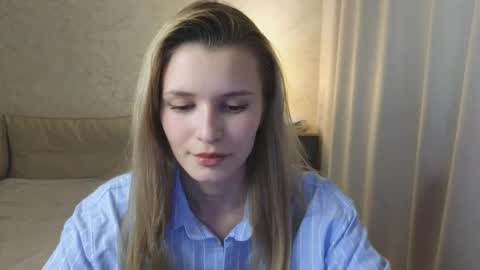 Snapshot of yennaone chatting on 05/21/26, 05:42 Yenna online show from 05/21/26, 05:42