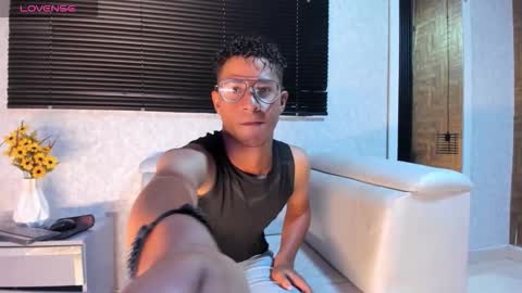 M O R E N O online show from 10/17/25, 08:22